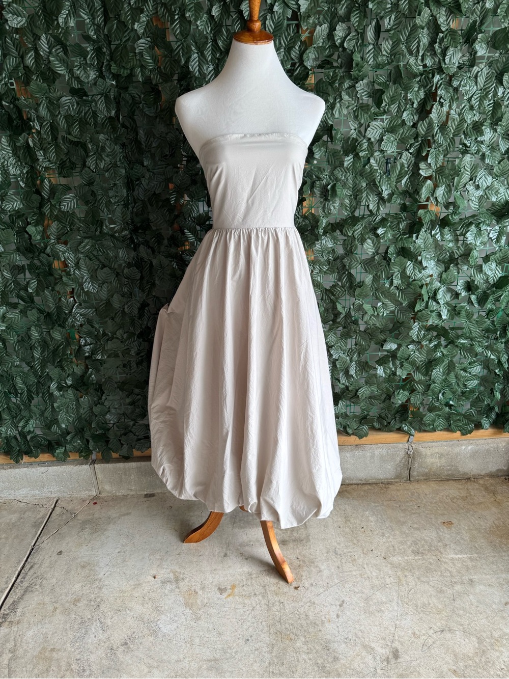 Zara strapless bubble-hem midi dress in light taupe - size xs - Picture 4 of 16